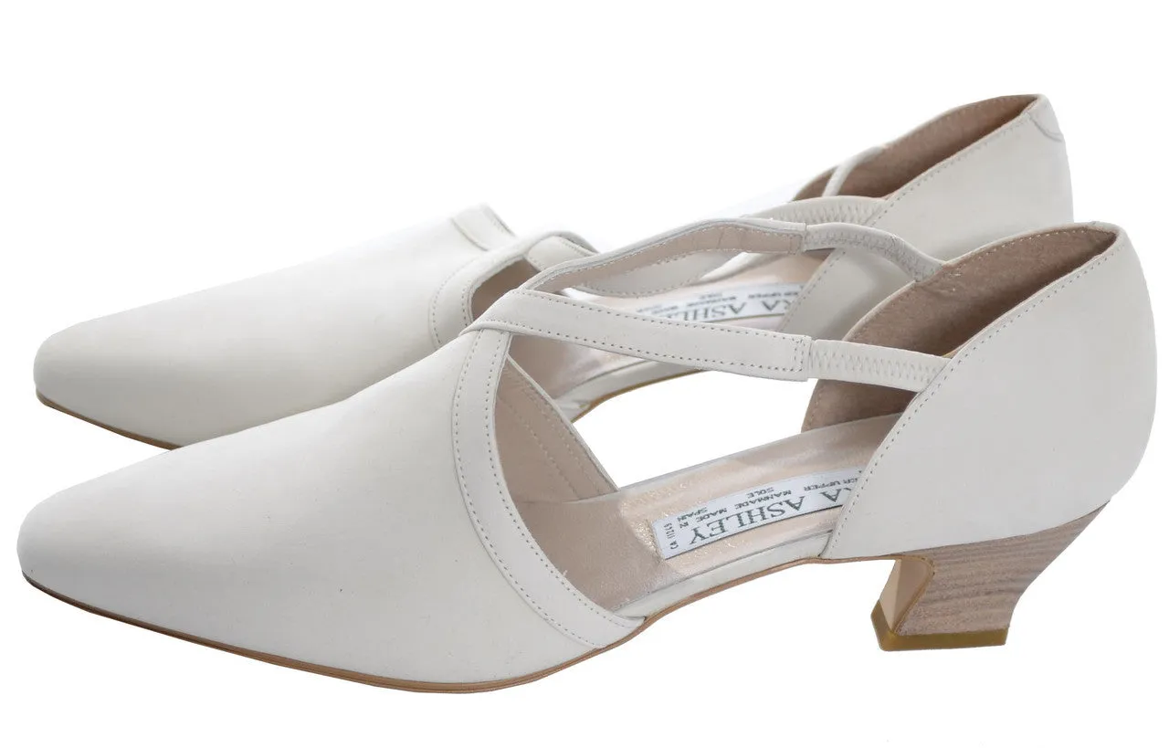 8.5 NEW Laura Ashley Neutral Vintage Pumps Hand Made Spain