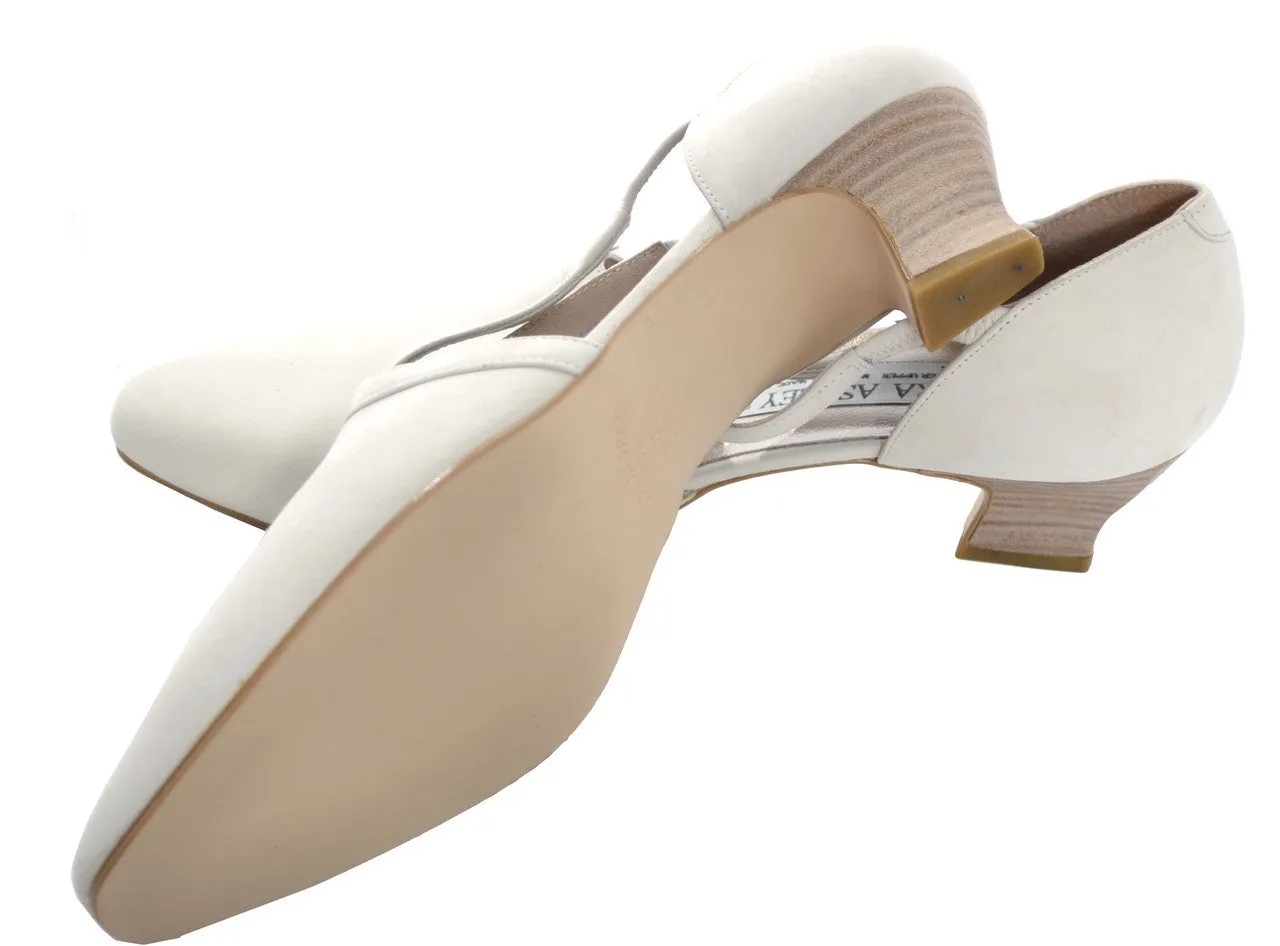 8.5 NEW Laura Ashley Neutral Vintage Pumps Hand Made Spain