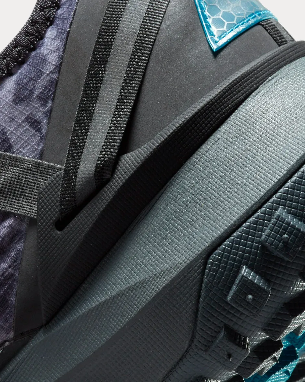 ACG Mountain Fly Black / Purple Low Top Sneakers