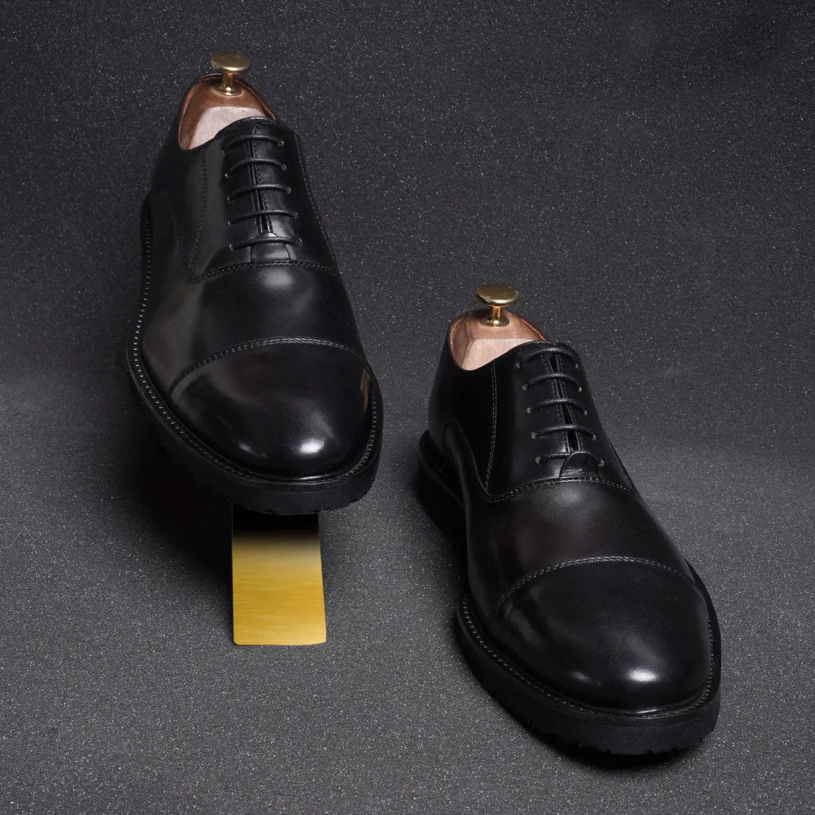 Black Leather Lightweight Oxford Lace-Up Shoes