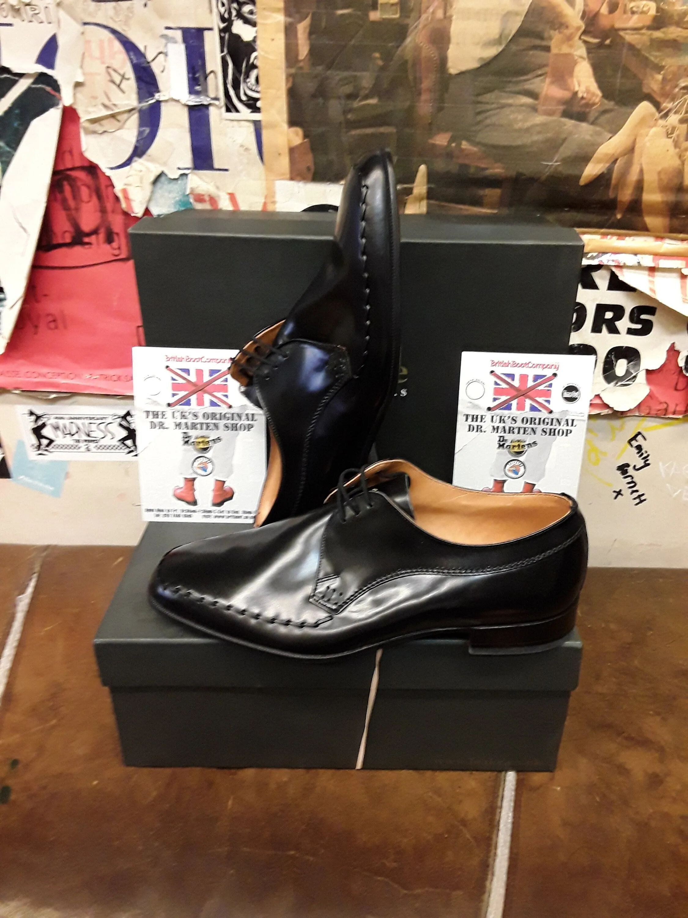 Loakes Made in England, Size UK 9.5, Vintage 80's, Black Leather Shoes, 3 Hole Shoe  / 761b